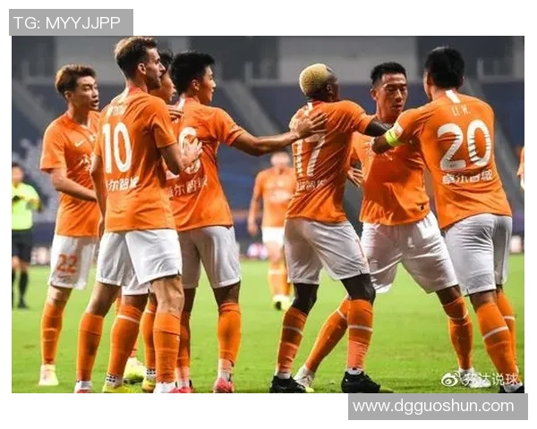 武汉足球队包夹战术解析及其对球队表现的影响探讨 武汉足球队包夹战术解析及其对球队表现的影响探讨