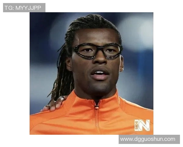 泰国黄毛足球明星的传奇故事与成就揭秘 泰国黄毛足球明星的传奇故事与成就揭秘