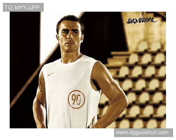 美国最美足球女星的魅力与成就揭示了女性运动员的风采与力量 美国最美足球女星的魅力与成就揭示了女性运动员的风采与力量