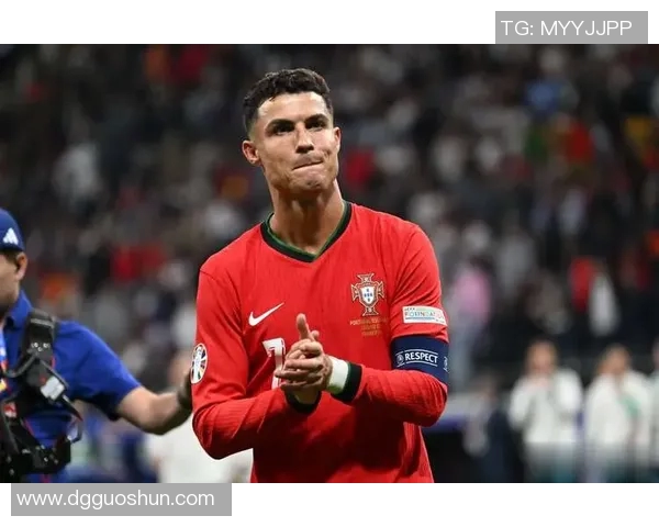 全球足球界的顶尖巨星地位分析与影响力探讨 全球足球界的顶尖巨星地位分析与影响力探讨