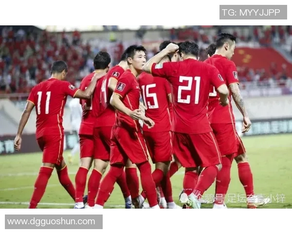 广州足球队节奏争议引发热议球迷与专家各执己见探讨未来发展方向 广州足球队节奏争议引发热议球迷与专家各执己见探讨未来发展方向